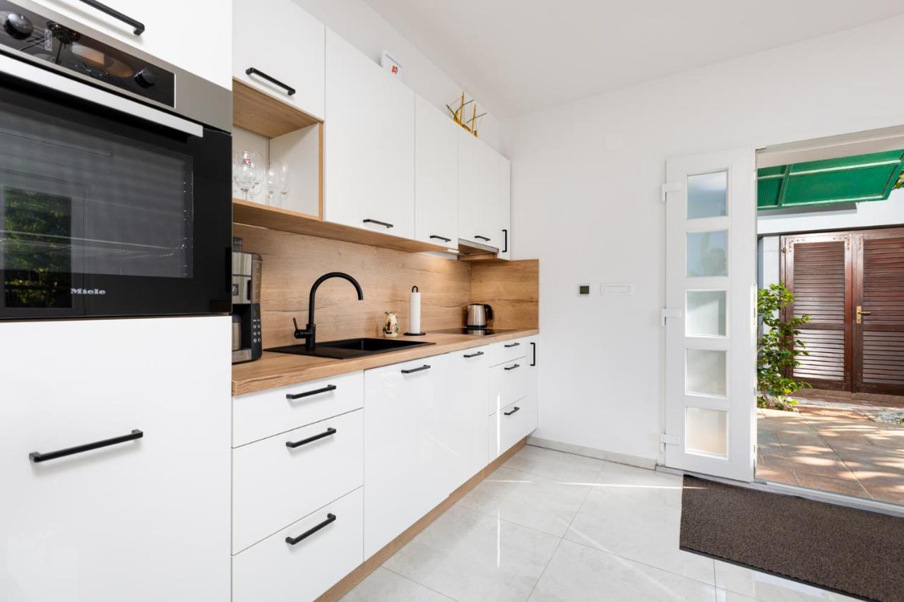 Apartment Kamila Krk Town Exterior foto